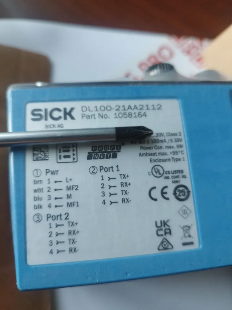 DL100-21AA2112 — лазерный датчик расстояния бренда Sick.